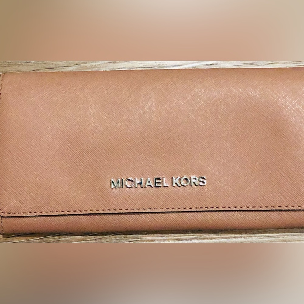 MICHAEL Michael Kors Jet Set Flap Wallet in Dusty Rose